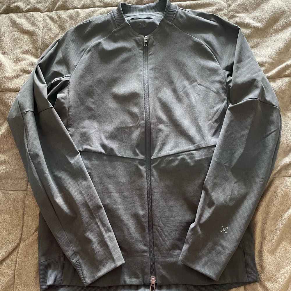 Men’s small Lululemon airing easy bomber